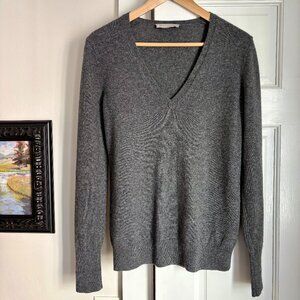 Everlane - The Cashmere V-Neck in Charcoal - Small - Like New Condition